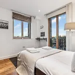 Modern Designed 2 Bed Penthouse Apt Sleeps Five
