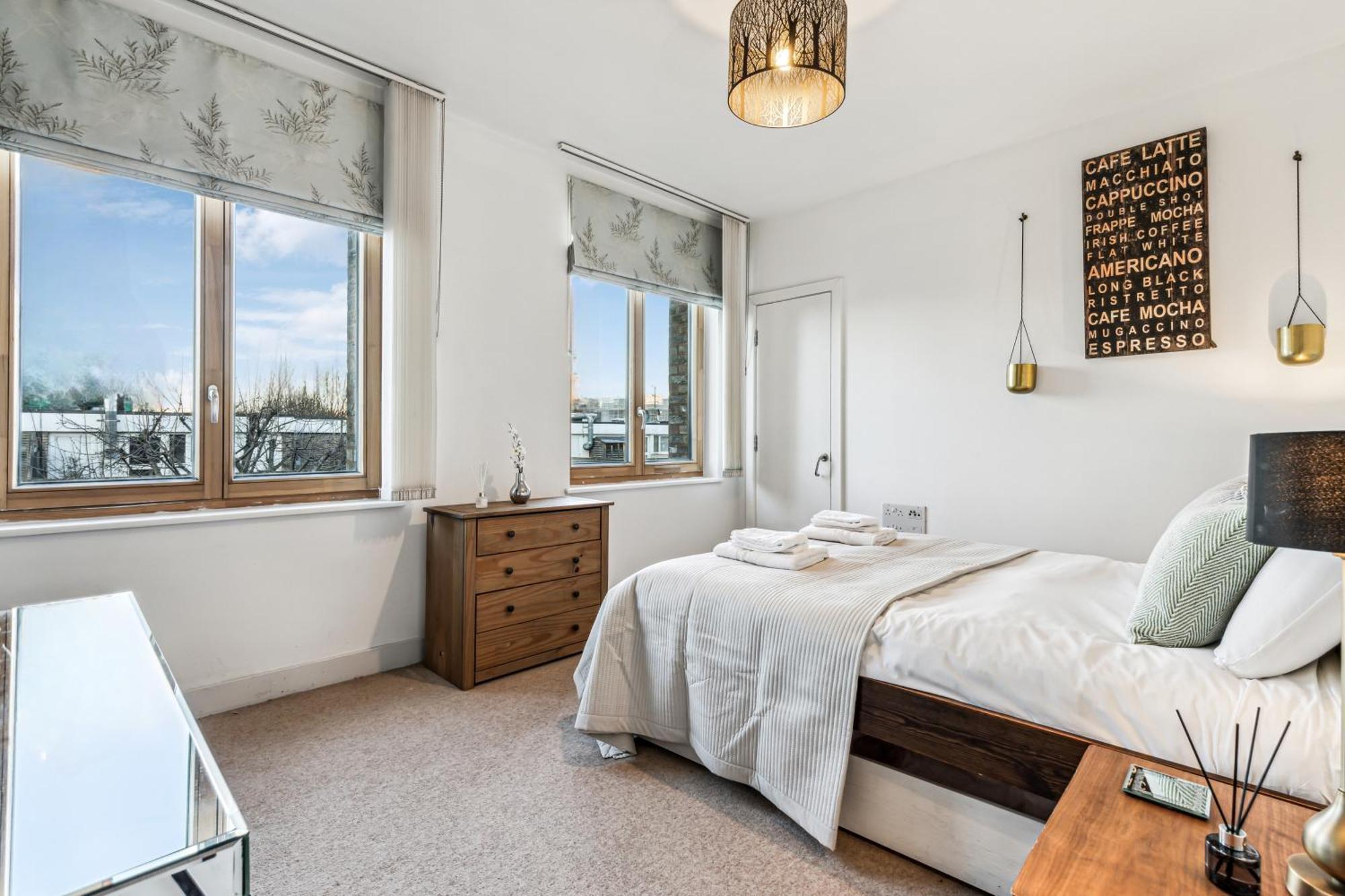 Modern Designed 2 Bed Penthouse Sleeps Five