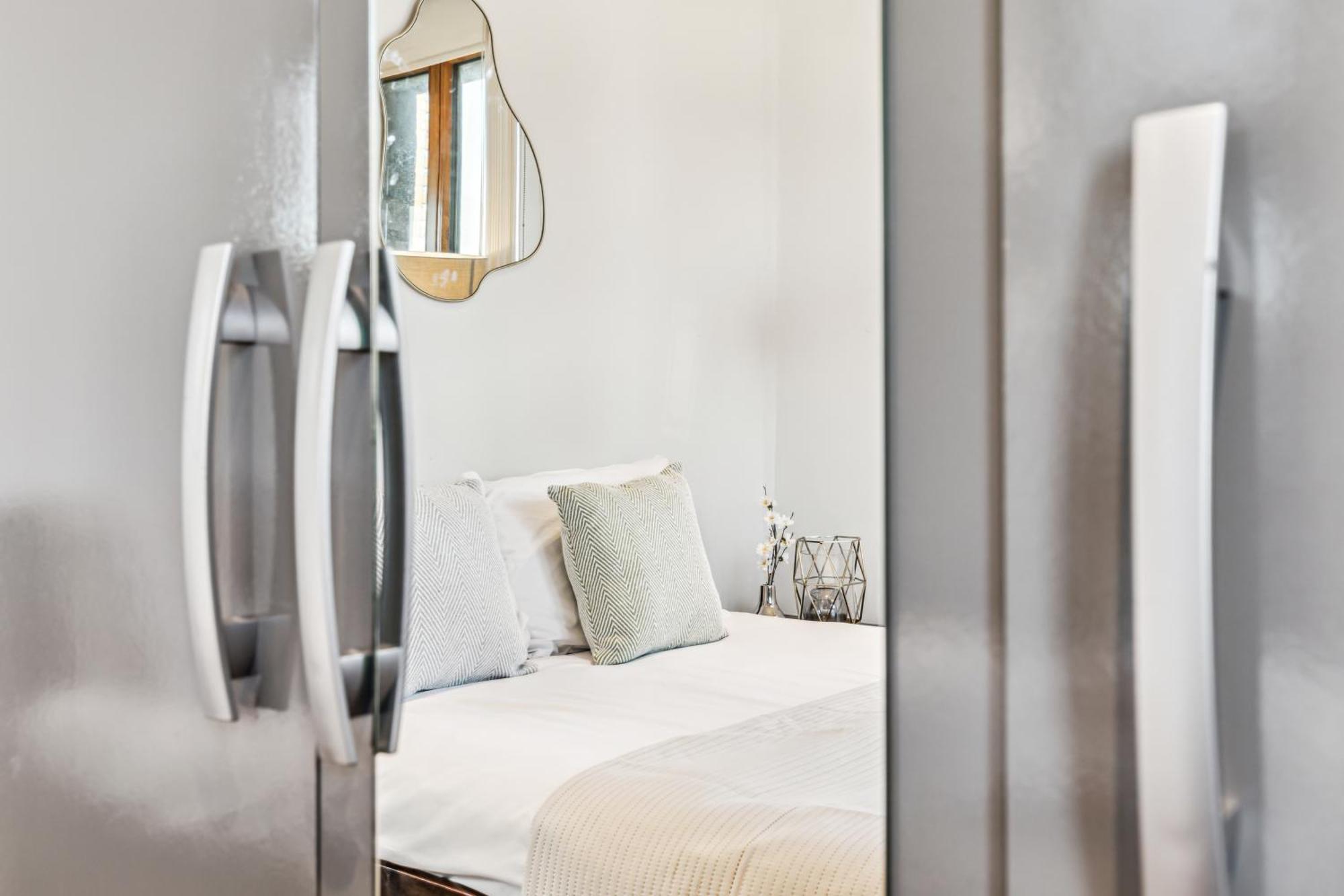 Modern Designed 2 Bed Penthouse Sleeps Five Appartamento Londra