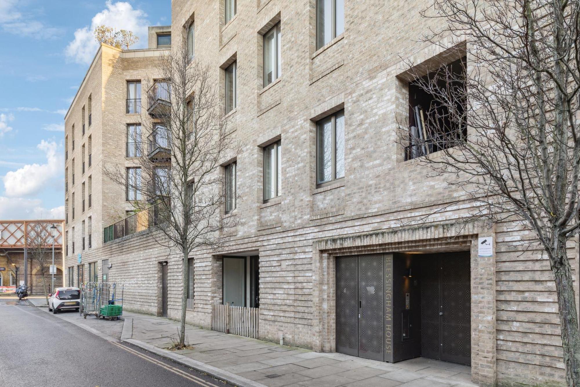 Modern Designed 2 Bed Penthouse Sleeps Five Londra