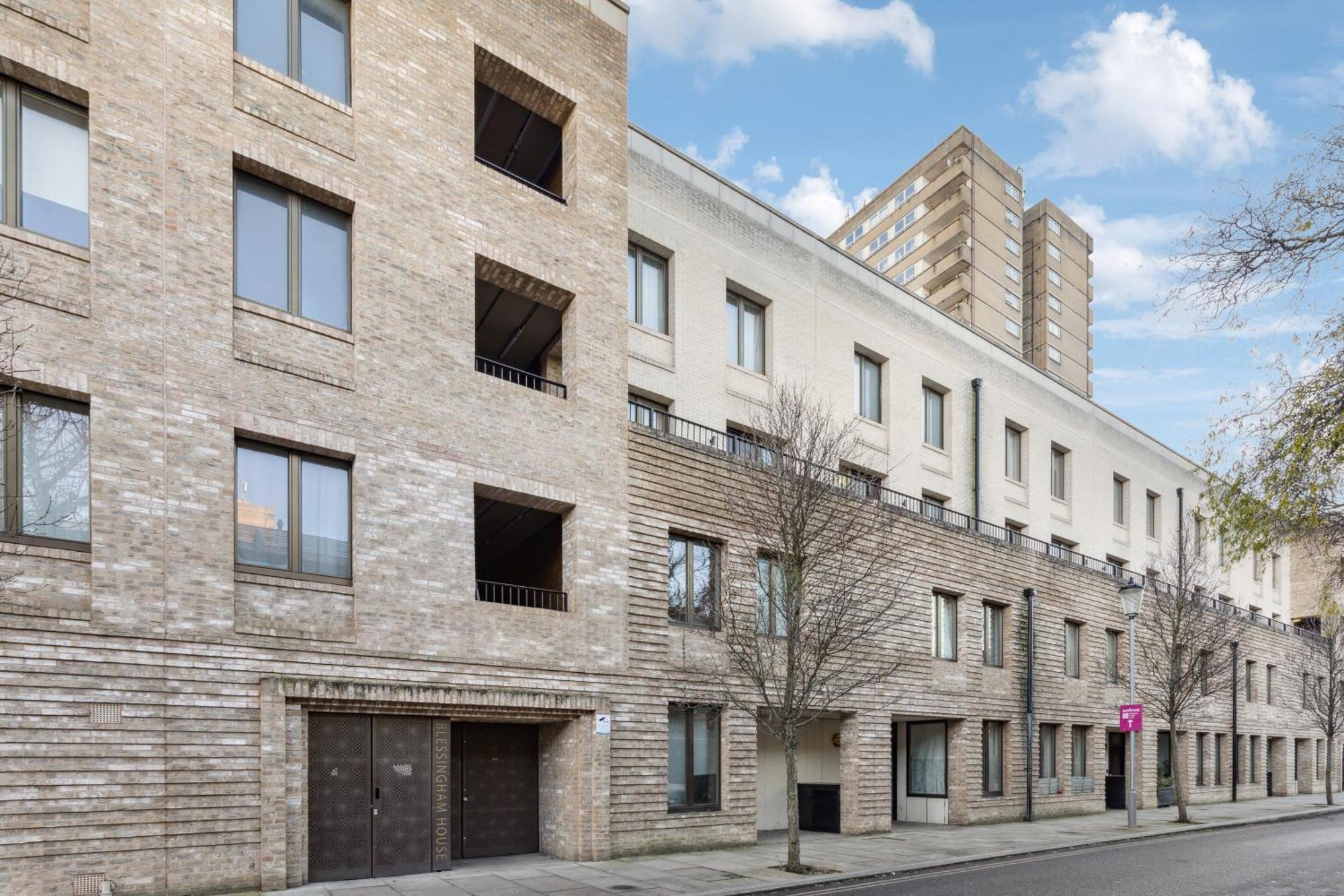 Modern Designed 2 Bed Penthouse Sleeps Five Apartment